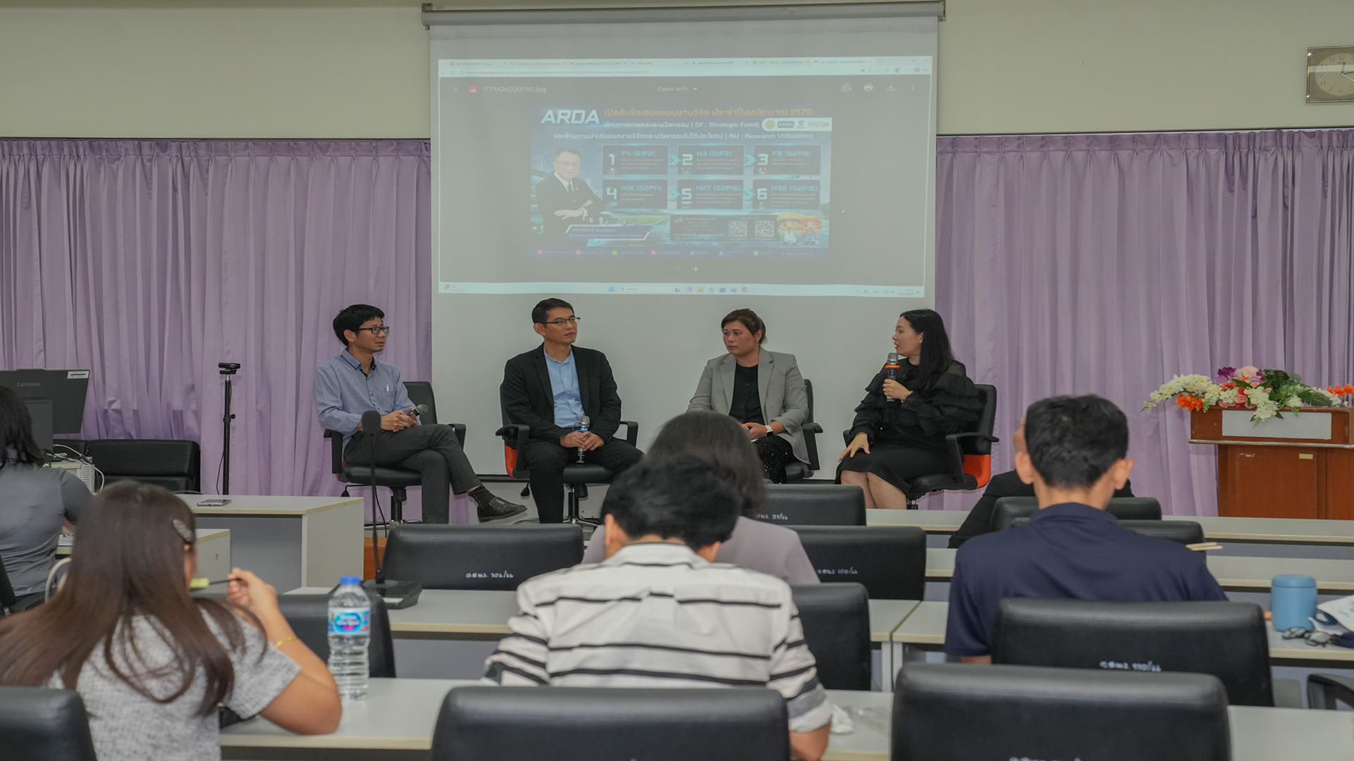 คณะวิทยาศาสตร์การแพทย์ มหาวิทยาลัยนเรศวร ได้จัดกิจกรรม เสวนางานวิจัย เพื่อแลกเปลี่ยนประสบการณ์และแนวทางในการพัฒนางานวิจัยของบุคลากรภายในคณะ