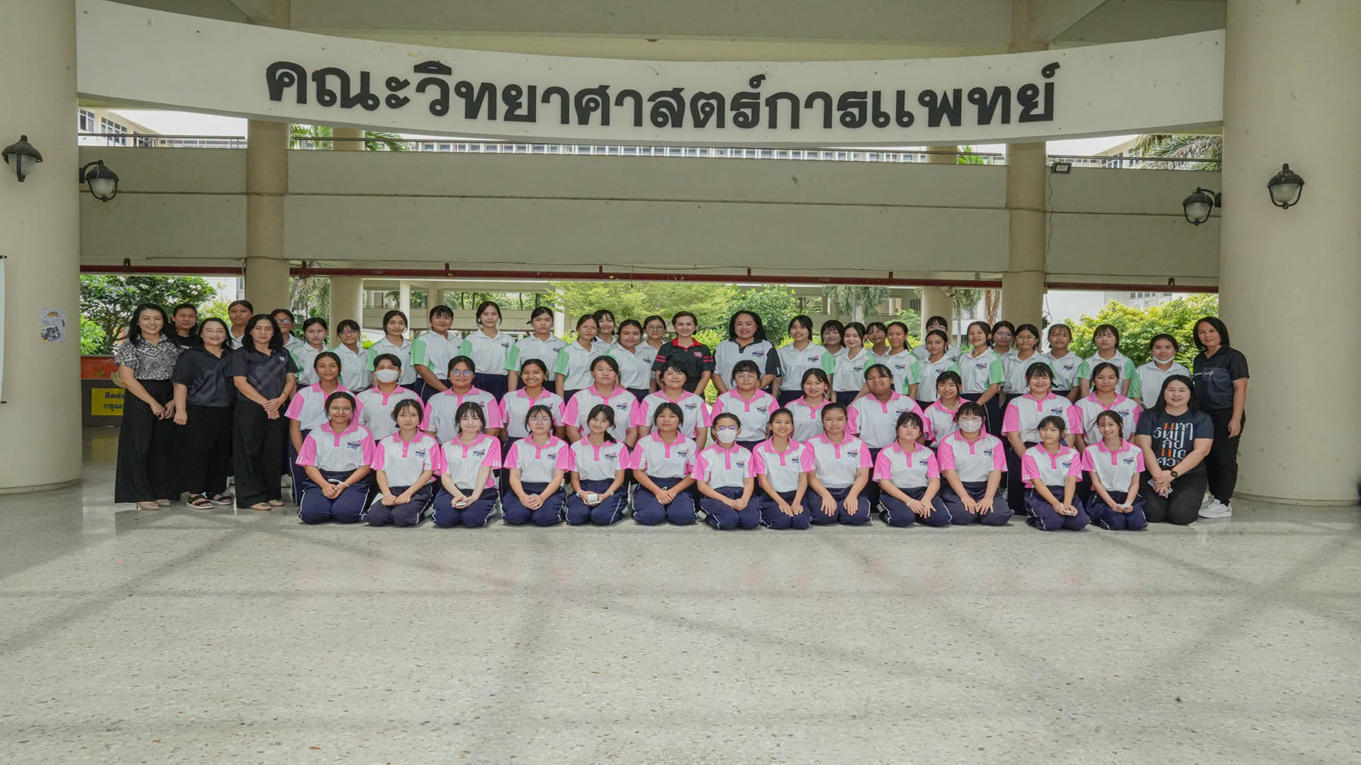 กิจกรรมการให้ความรู้ทางวิชาการให้แก่คณะครูและนักเรียนโรงเรียนเฉลิมขวัญสตรี จังหวัดพิษณุโลก